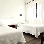 Residencial Moderna 旅馆 托里什韦德拉什