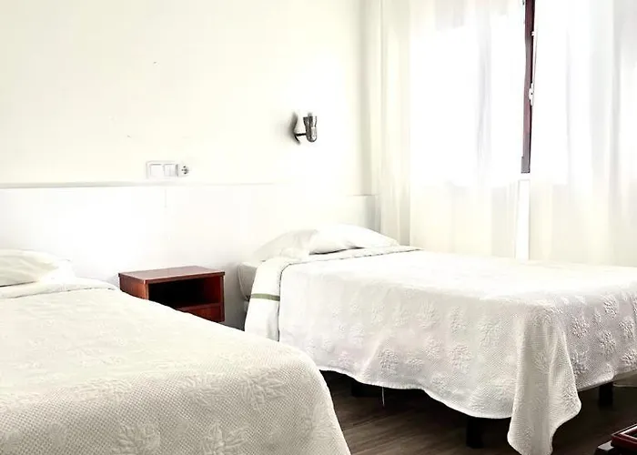 Residencial Moderna Хостел Торреш-Ведраш