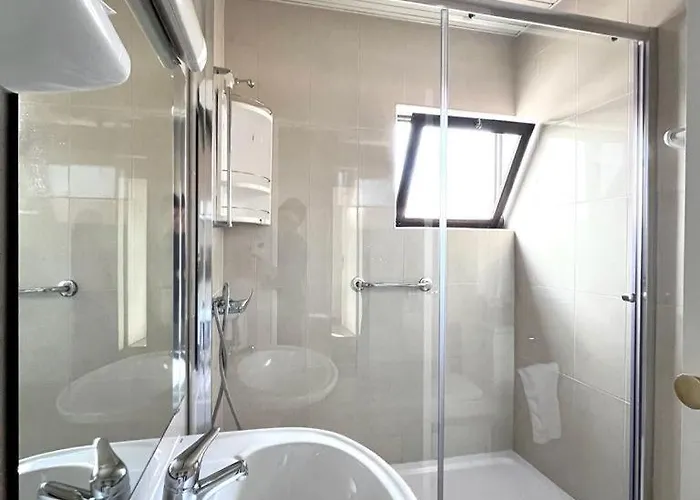 Хостел Residencial Moderna Торреш-Ведраш