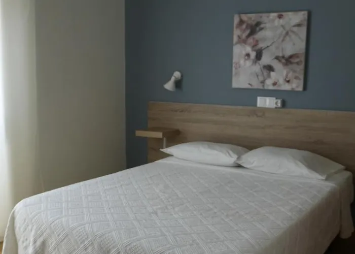 Хостел Residencial Moderna Торреш-Ведраш