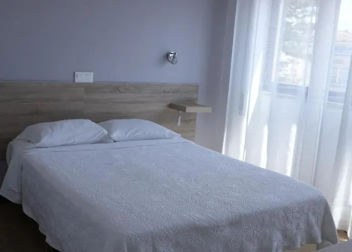 Хостел Residencial Moderna Торреш-Ведраш